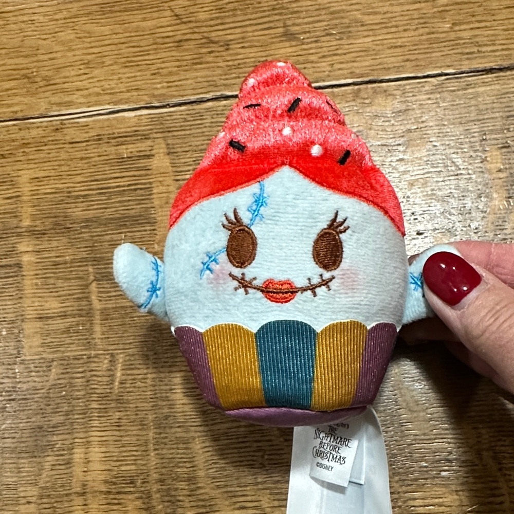 Disney Munchlings Terrifying Treats Sally‎ Boolicious Cupcake scented plush
